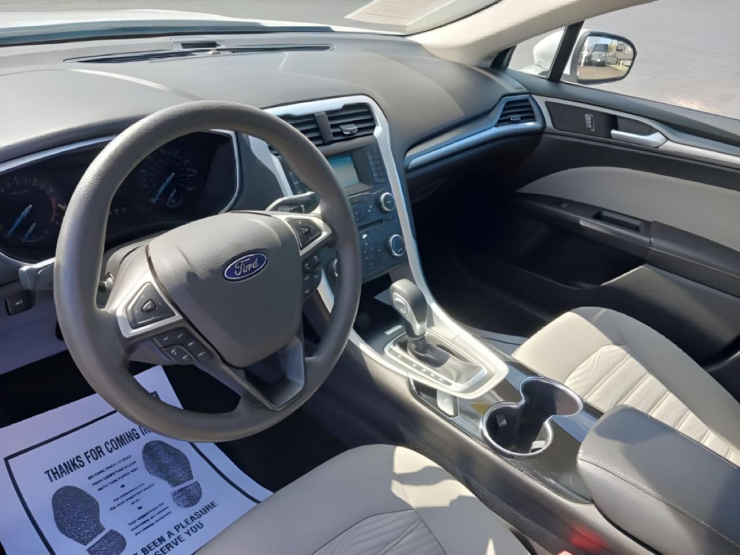 2016 Oxford White Clearcoat Ford Fusion (3FA6P0G78GR) with an 2.5L L4 DOHC 16V engine, 6-Speed Automatic transmission, located at 1184 Kauffman Ave, Fairborn, OH, 45324, (937) 908-9800, 39.807072, -84.030914 - Photo#6