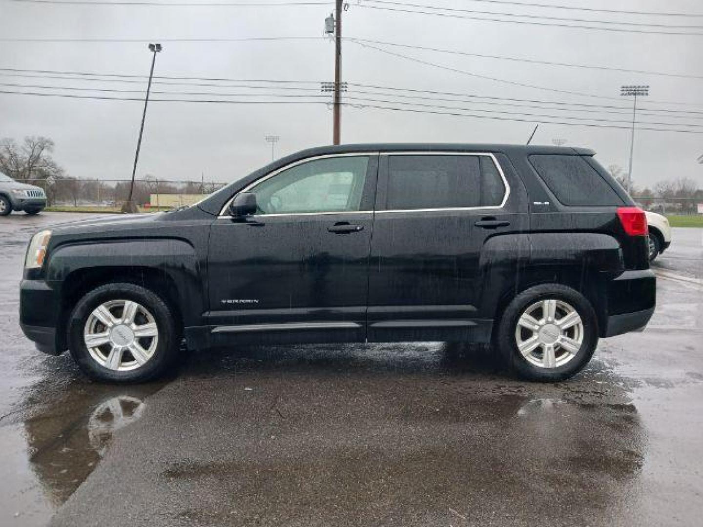 2016 Ebony Twilight Metallic GMC Terrain SLE1 FWD (2GKALMEK5G6) with an 2.4L L4 DOHC 16V engine, 6A transmission, located at 880 E. National Road, Vandalia, OH, 45377, (937) 908-9800, 39.891918, -84.183594 - Photo#5