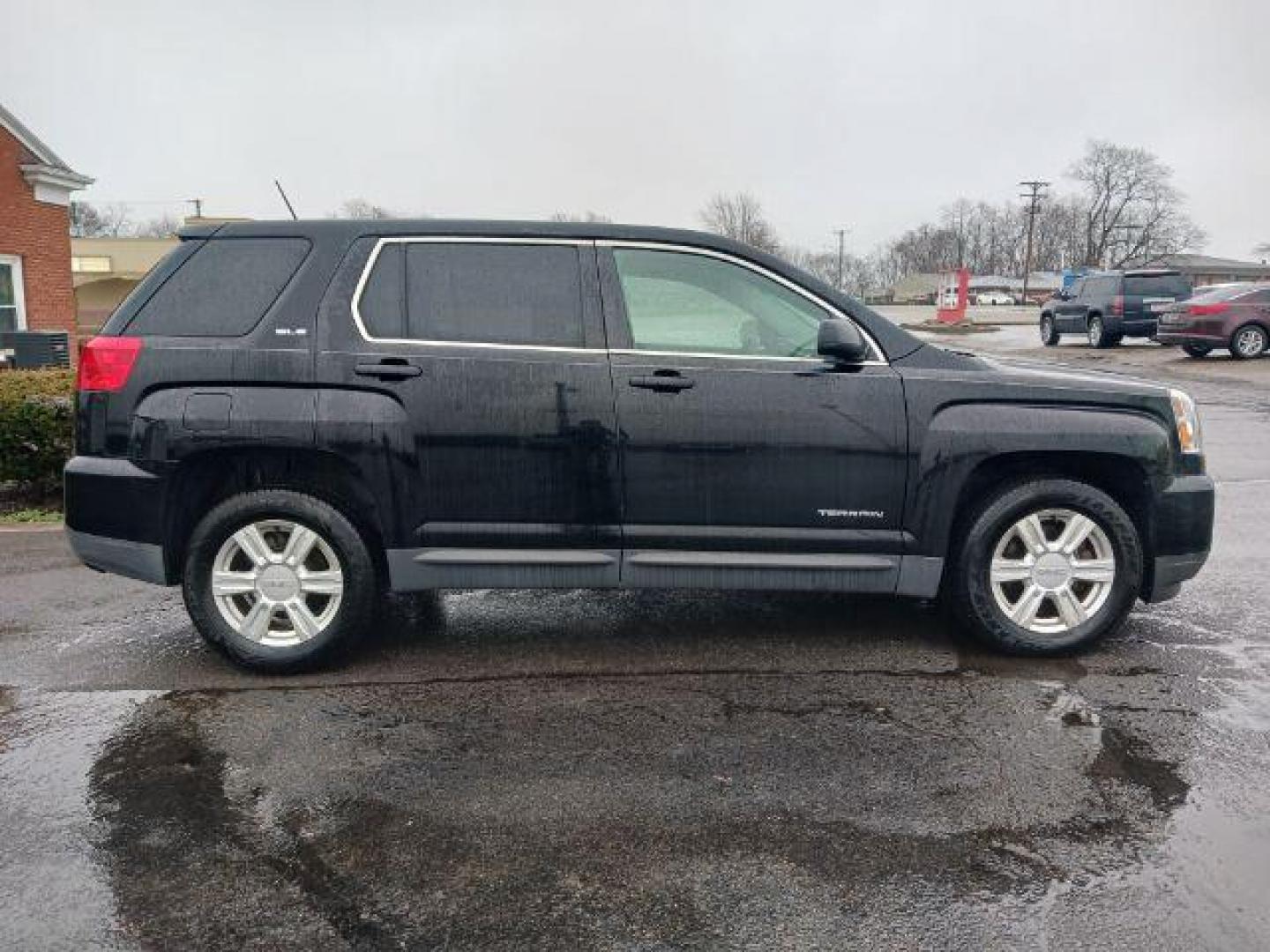 2016 Ebony Twilight Metallic GMC Terrain SLE1 FWD (2GKALMEK5G6) with an 2.4L L4 DOHC 16V engine, 6A transmission, located at 880 E. National Road, Vandalia, OH, 45377, (937) 908-9800, 39.891918, -84.183594 - Photo#7