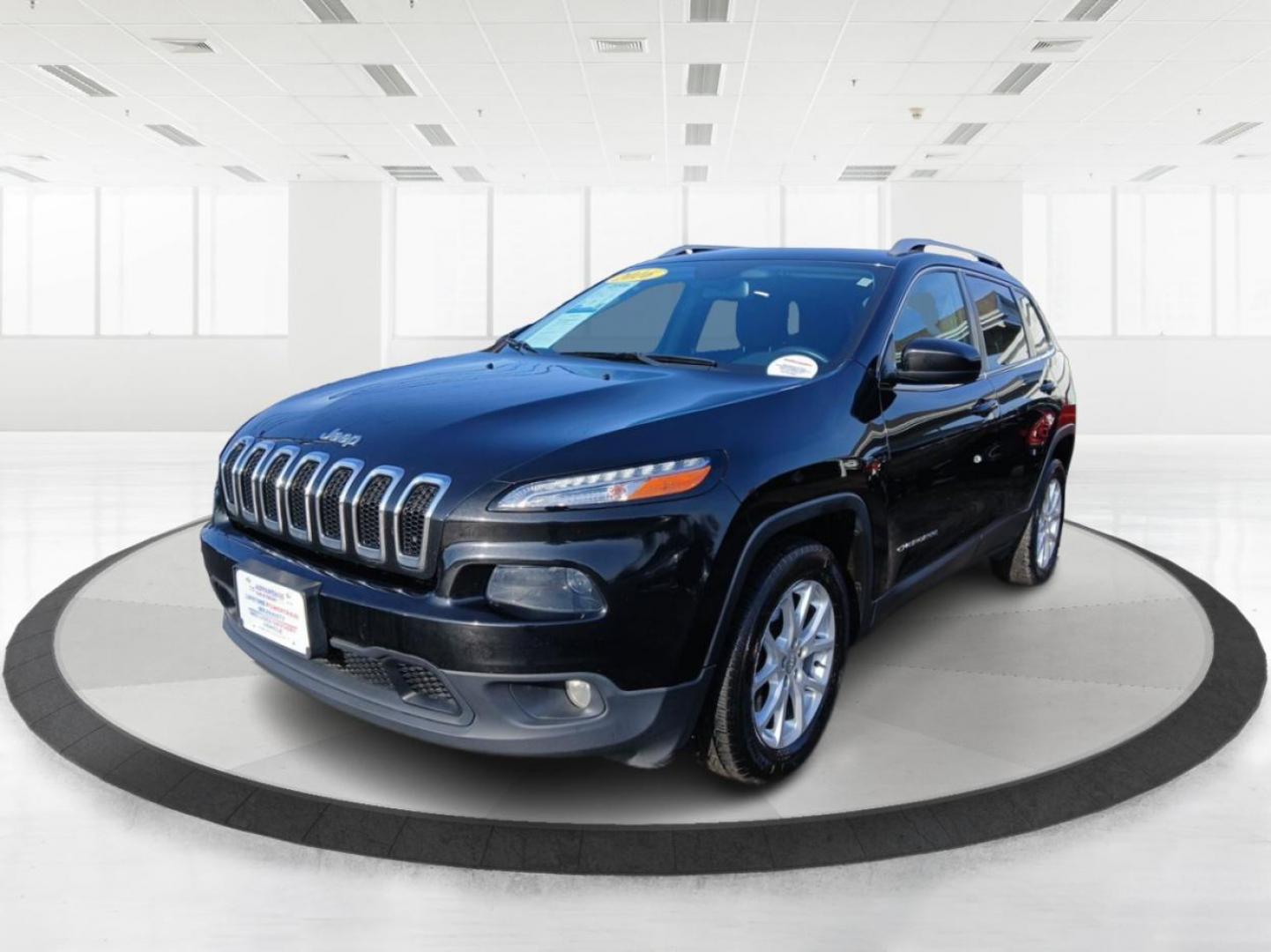 2016 Jeep Cherokee Latitude FWD (1C4PJLCB1GW) with an 2.4L L4 DOHC 16V engine, 9-Speed Automatic transmission, located at 1184 Kauffman Ave, Fairborn, OH, 45324, (937) 908-9800, 39.807072, -84.030914 - 2016 Jeep Cherokee Latitude FWD - Photo#7