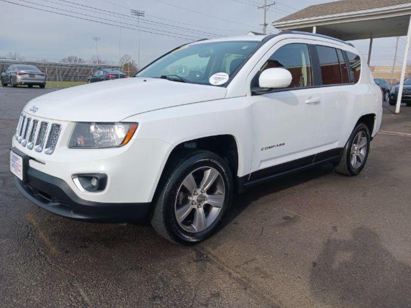 2016 White Jeep Compass Latitude FWD (1C4NJCEA2GD) with an 2.0L L4 DOHC 16V engine, Continuously Variable Transmission transmission, located at 4508 South Dixie Dr, Moraine, OH, 45439, (937) 908-9800, 39.689976, -84.218452 - Photo#2