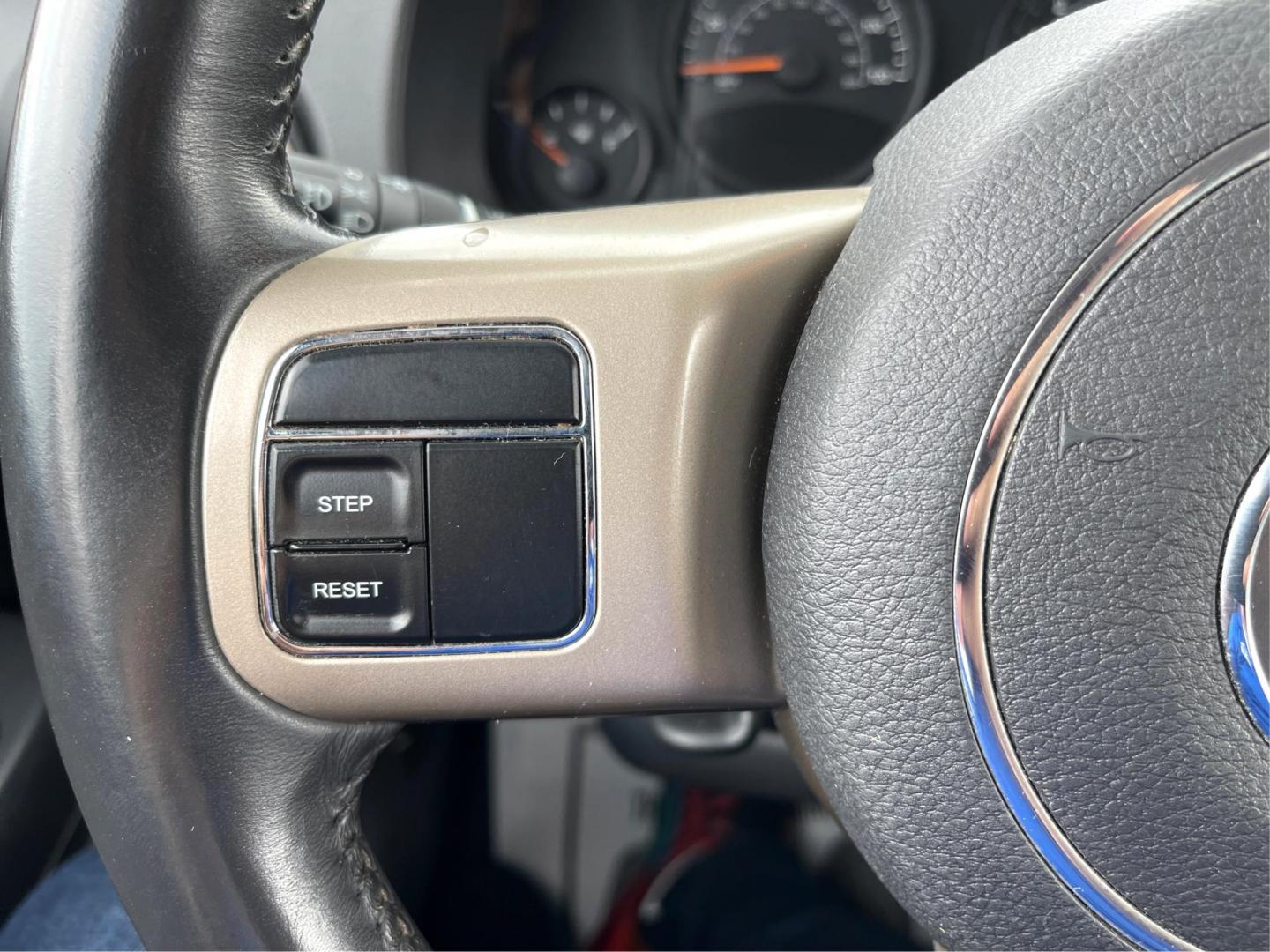 2016 White Jeep Compass (1C4NJCBBXGD) with an 2.4L L4 DOHC 16V engine, located at 4508 South Dixie Dr, Moraine, OH, 45439, (937) 908-9800, 39.689976, -84.218452 - Photo#14