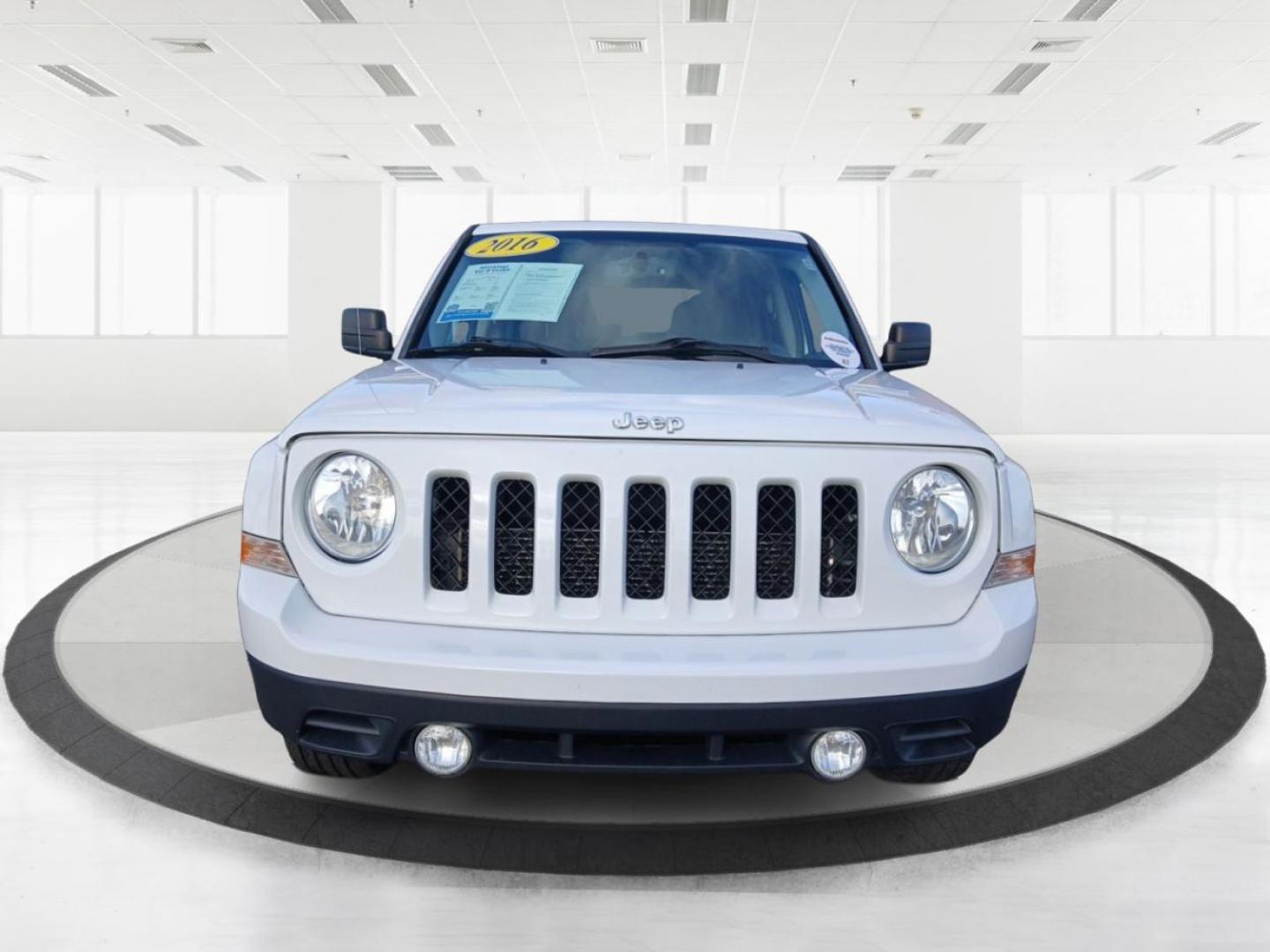 2016 Jeep Patriot Latitude 4WD (1C4NJRFB4GD) with an 2.4L L4 DOHC 16V engine, located at 1184 Kauffman Ave, Fairborn, OH, 45324, (937) 908-9800, 39.807072, -84.030914 - 2016 Jeep Patriot Latitude 4WD - Photo#6