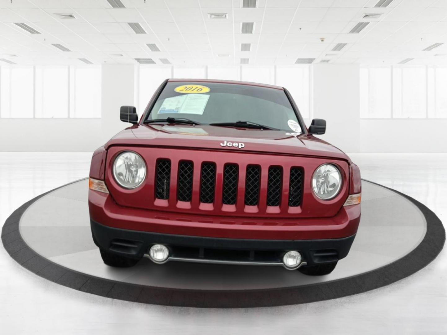 2016 Jeep Patriot Latitude 2WD (1C4NJPFA2GD) with an 2.0L L4 DOHC 16V engine, located at 880 E. National Road, Vandalia, OH, 45377, (937) 908-9800, 39.891918, -84.183594 - 2016 Jeep Patriot Latitude 2WD - Photo#6