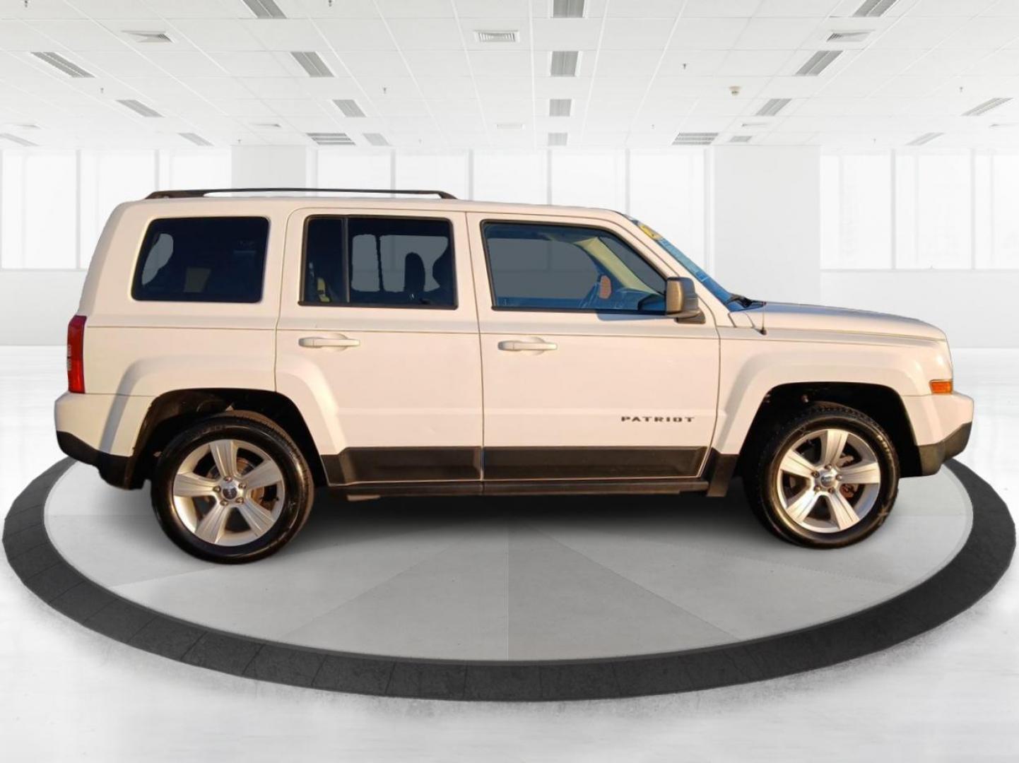 2016 Jeep Patriot Latitude 2WD (1C4NJPFA5GD) with an 2.0L L4 DOHC 16V engine, located at 1230 East Main St, Xenia, OH, 45385, (937) 908-9800, 39.688026, -83.910172 - 2016 Jeep Patriot Latitude 2WD - Photo#1