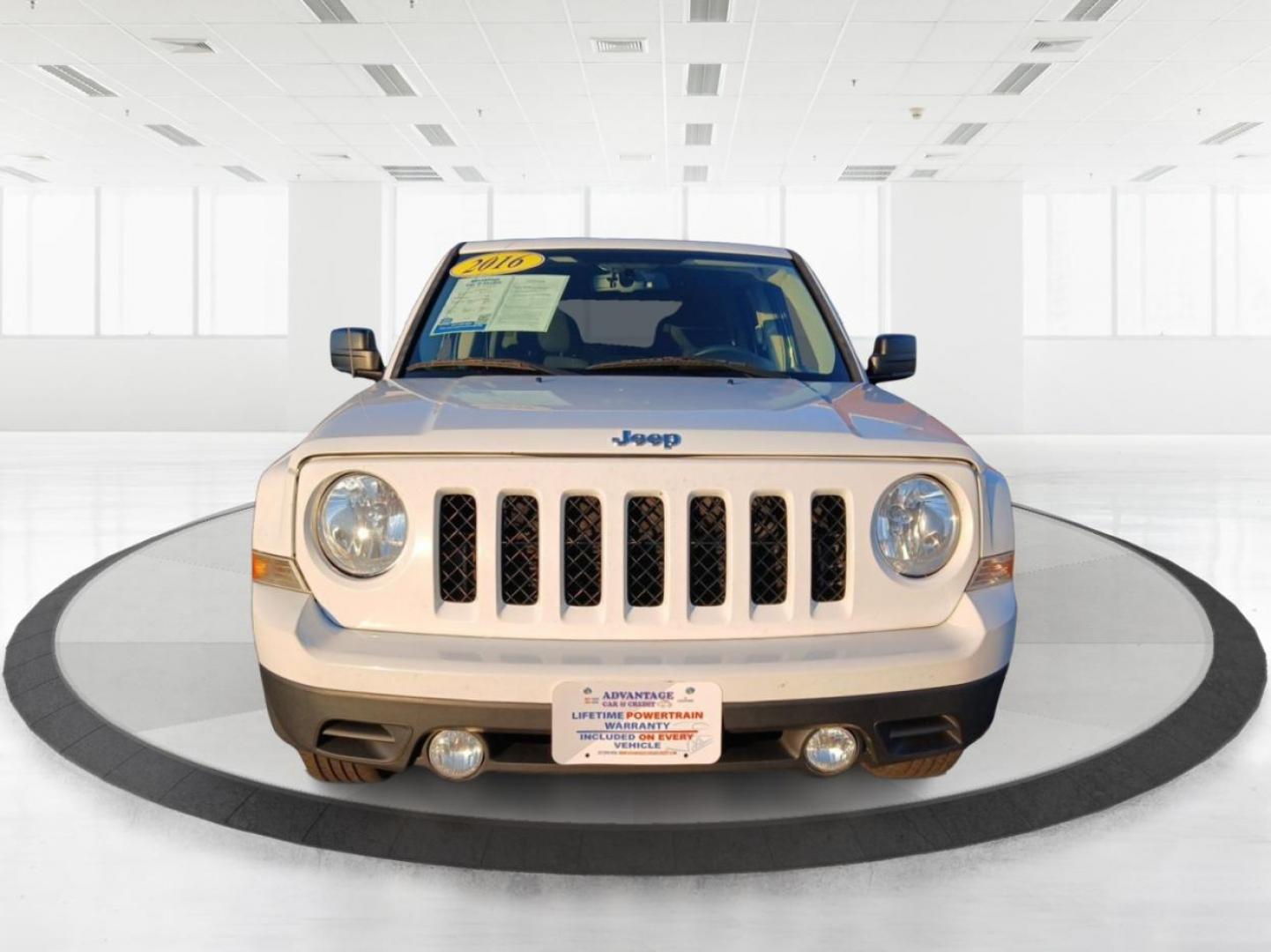 2016 Jeep Patriot Latitude 2WD (1C4NJPFA5GD) with an 2.0L L4 DOHC 16V engine, located at 1230 East Main St, Xenia, OH, 45385, (937) 908-9800, 39.688026, -83.910172 - 2016 Jeep Patriot Latitude 2WD - Photo#6