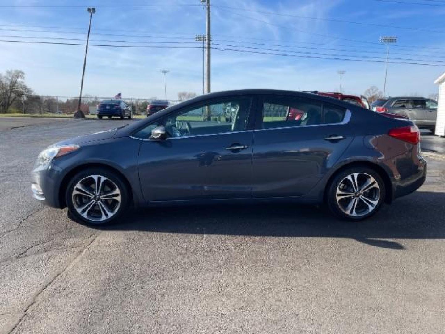 2016 Graphite Steel Kia Forte EX (KNAFX4A85G5) with an 2.0L L4 DOHC 16V engine, 6-Speed Automatic transmission, located at 1230 East Main St, Xenia, OH, 45385, (937) 908-9800, 39.688026, -83.910172 - Photo#3