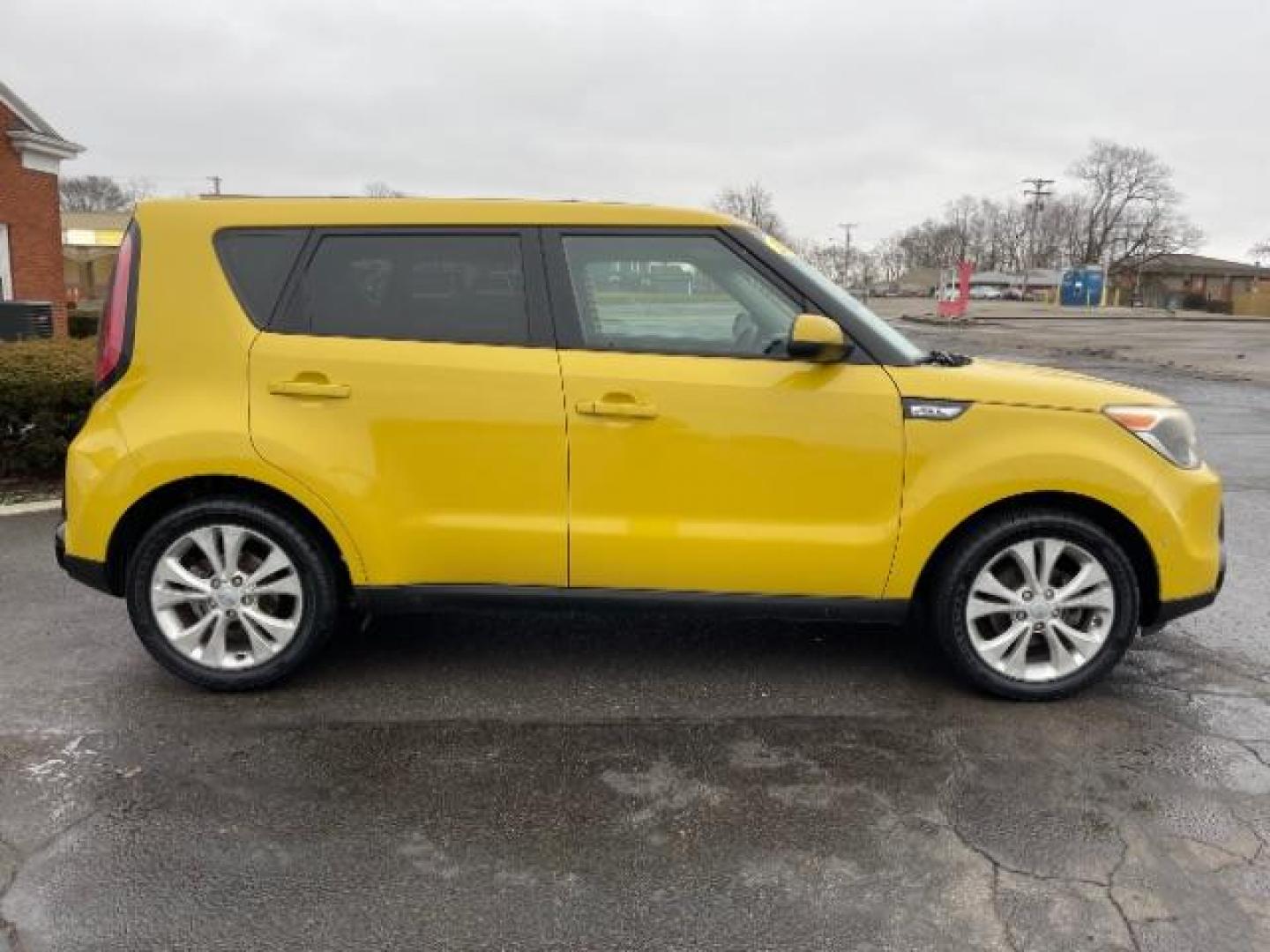 2016 Solar Yellow Kia Soul + (KNDJP3A51G7) with an 2.0L L4 DOHC 16V engine, 6-Speed Automatic transmission, located at 1099 N County Rd 25A , Troy, OH, 45373, (937) 908-9800, 40.057079, -84.212883 - Photo#6