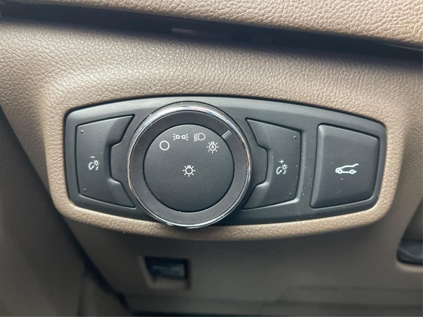 2016 Lincoln Mkc Reserve (5LMTJ3DH5GU) with an Other engine, located at 1230 East Main St, Xenia, OH, 45385, (937) 908-9800, 39.688026, -83.910172 - 2016 Lincoln Mkc Reserve - Photo#17