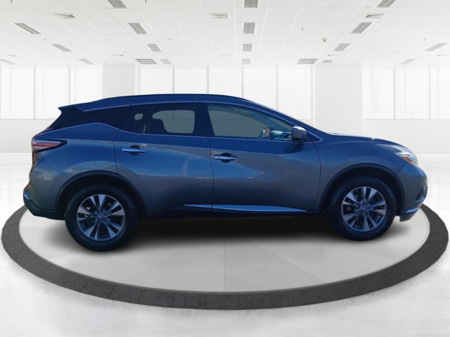 2016 Gun Metallic Nissan Murano Platinum FWD (5N1AZ2MG2GN) with an 3.5L V6 DOHC 24V engine, CVT transmission, located at 1184 Kauffman Ave, Fairborn, OH, 45324, (937) 908-9800, 39.807072, -84.030914 - Photo#1