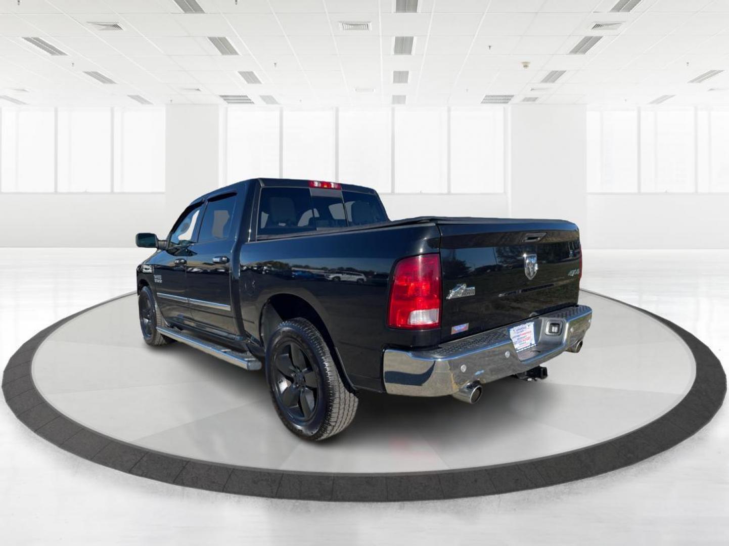 2016 Black Clear Coat RAM 1500 SLT Crew Cab SWB 4WD (3C6RR7LT9GG) with an 5.7L V8 OHV 16V engine, 6A transmission, located at 8750 N County Rd 25A, Piqua, OH, 45356, (937) 908-9800, 40.164391, -84.232513 - Photo#4