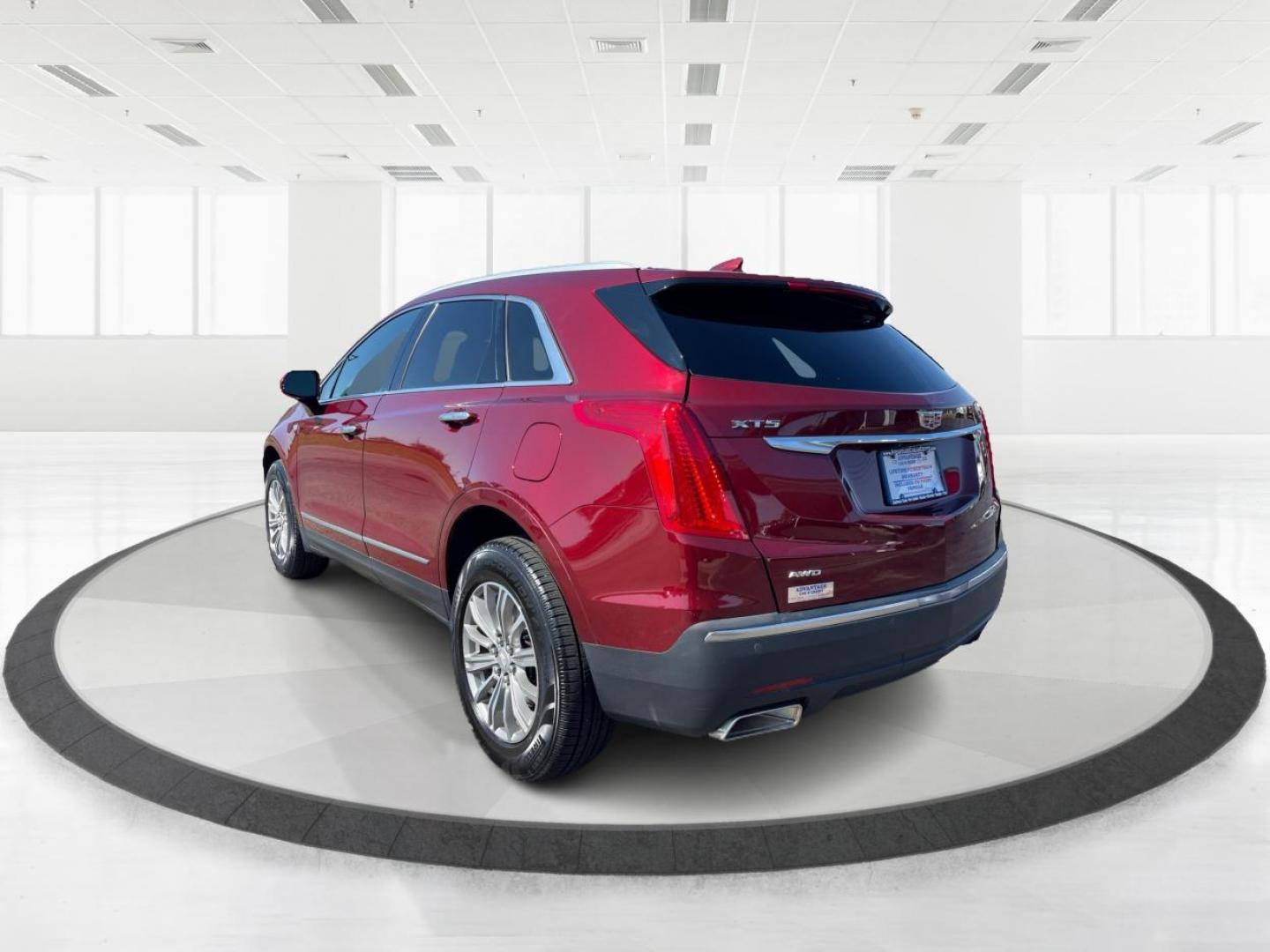 2017 Red Passion Tintcoat Cadillac XT5 Premium Luxury (1GYKNDRS4HZ) with an 3.6L V6 DOHC 24V engine, 8A transmission, located at 1184 Kauffman Ave, Fairborn, OH, 45324, (937) 908-9800, 39.807072, -84.030914 - Photo#4