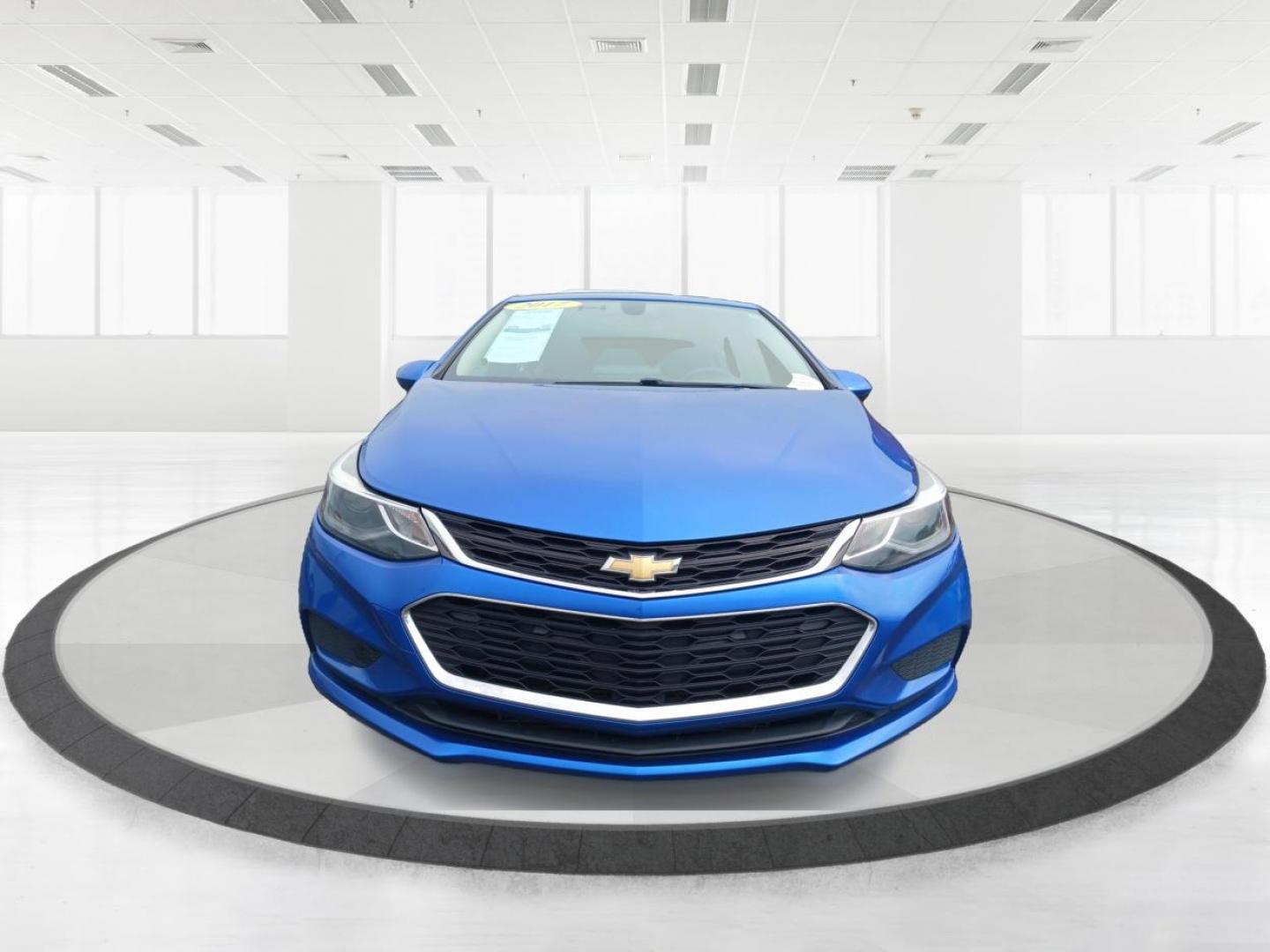 2017 Kinetic Blue Metallic Chevrolet Cruze LT Auto (1G1BE5SM3H7) with an 1.4L L4 DOHC 16V TURBO engine, 6-Speed Automatic transmission, located at 1230 East Main St, Xenia, OH, 45385, (937) 908-9800, 39.688026, -83.910172 - Photo#6