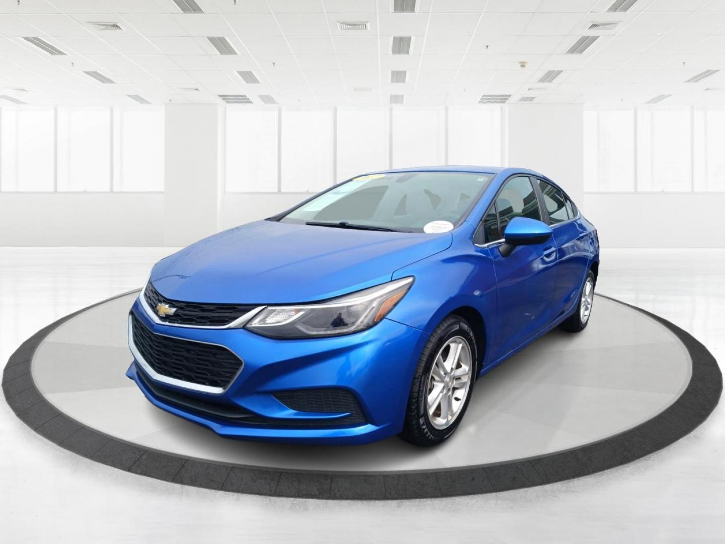 2017 Kinetic Blue Metallic Chevrolet Cruze LT Auto (1G1BE5SM3H7) with an 1.4L L4 DOHC 16V TURBO engine, 6-Speed Automatic transmission, located at 1230 East Main St, Xenia, OH, 45385, (937) 908-9800, 39.688026, -83.910172 - Photo#7