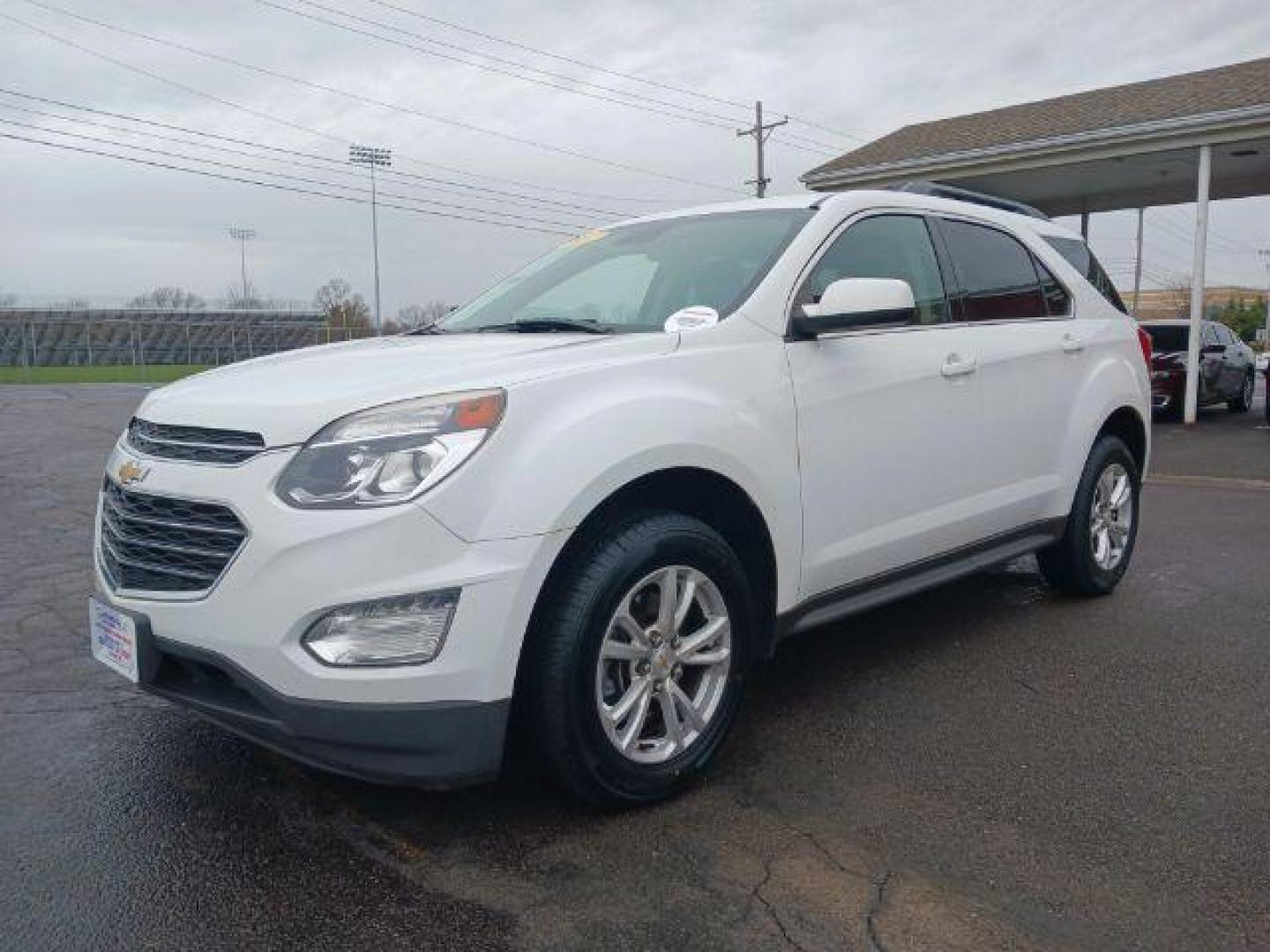 2017 Summit White Chevrolet Equinox LT 2WD (2GNALCEK8H1) with an 2.4L L4 DOHC 16V FFV engine, 6A transmission, located at 1951 S Dayton Lakeview Rd., New Carlisle, OH, 45344, (937) 908-9800, 39.890999, -84.050255 - Photo#4