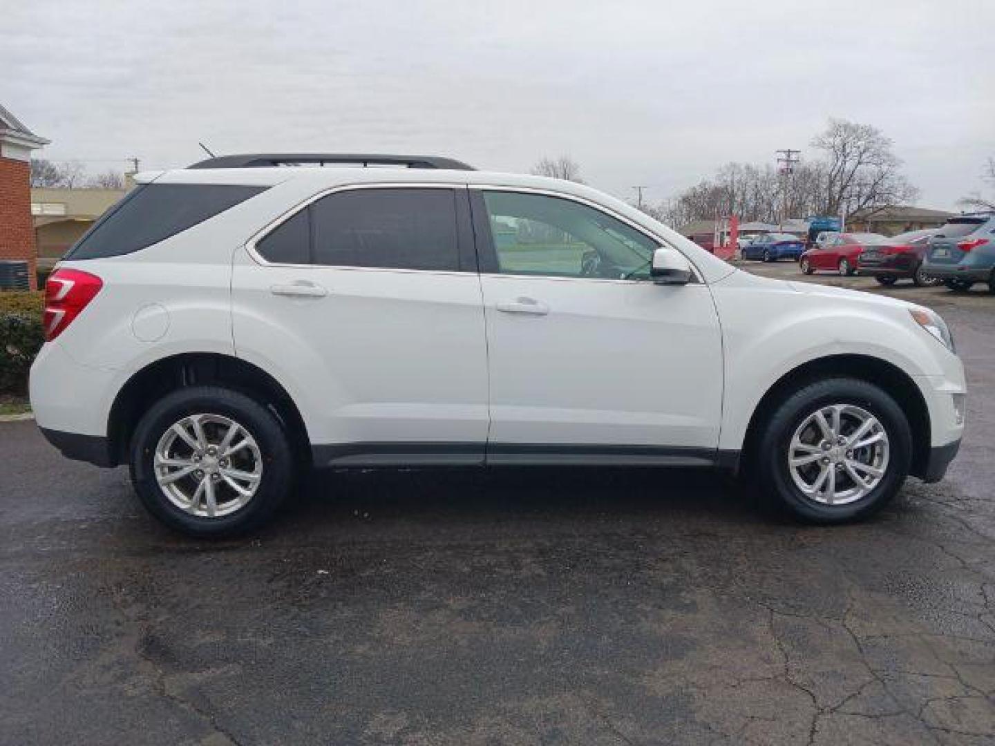 2017 Summit White Chevrolet Equinox LT 2WD (2GNALCEK8H1) with an 2.4L L4 DOHC 16V FFV engine, 6A transmission, located at 1951 S Dayton Lakeview Rd., New Carlisle, OH, 45344, (937) 908-9800, 39.890999, -84.050255 - Photo#8