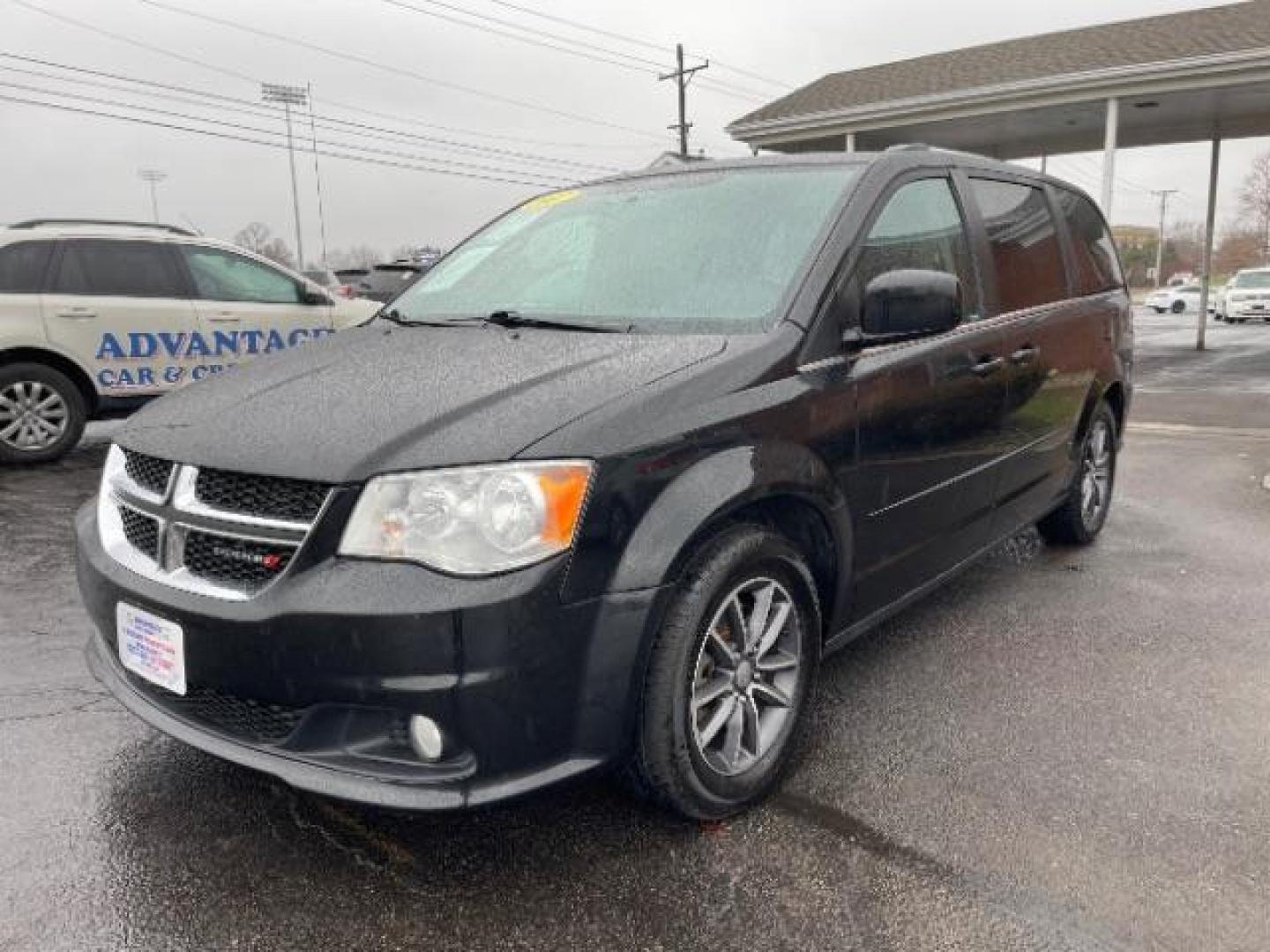 2017 Brilliant Black Crystal Pearl Coat Dodge Grand Caravan SXT (2C4RDGCG4HR) with an 3.6L V6 DOHC 24V engine, 6-Speed Automatic transmission, located at 1230 East Main St, Xenia, OH, 45385, (937) 908-9800, 39.688026, -83.910172 - Photo#1