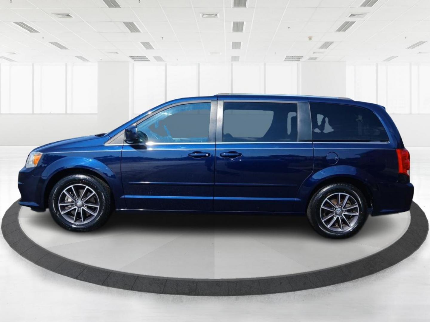 2017 Contusion Blue Pearl Coat Dodge Grand Caravan SXT (2C4RDGCG0HR) with an 3.6L V6 DOHC 24V engine, 6A transmission, located at 1099 N County Rd 25A , Troy, OH, 45373, (937) 908-9800, 40.057079, -84.212883 - Photo#5