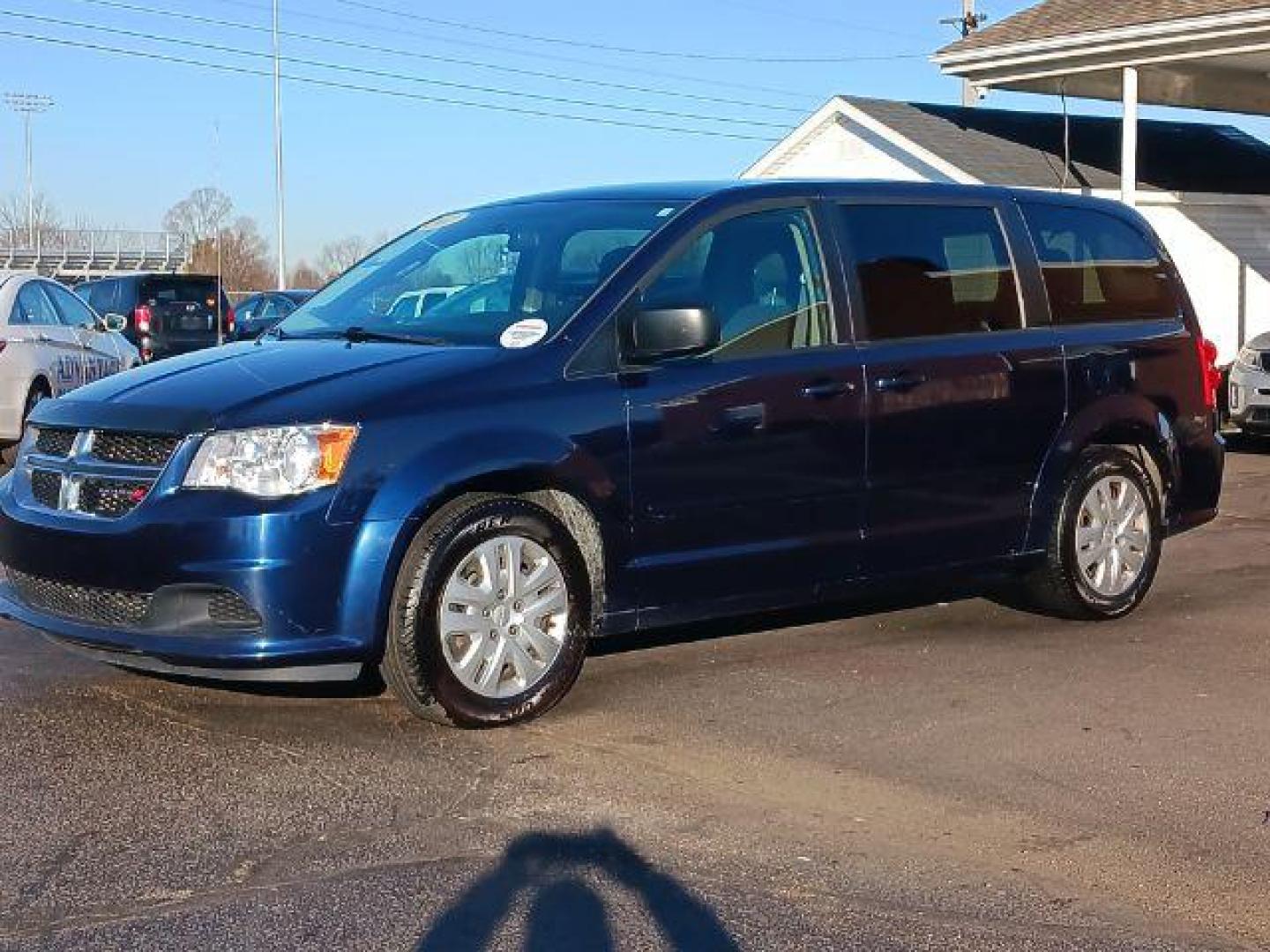 2017 Contusion Blue Pearl Coat Dodge Grand Caravan SE (2C4RDGBG6HR) with an 3.6L V6 DOHC 24V engine, 6-Speed Automatic transmission, located at 4508 South Dixie Dr, Moraine, OH, 45439, (937) 908-9800, 39.689976, -84.218452 - Photo#2