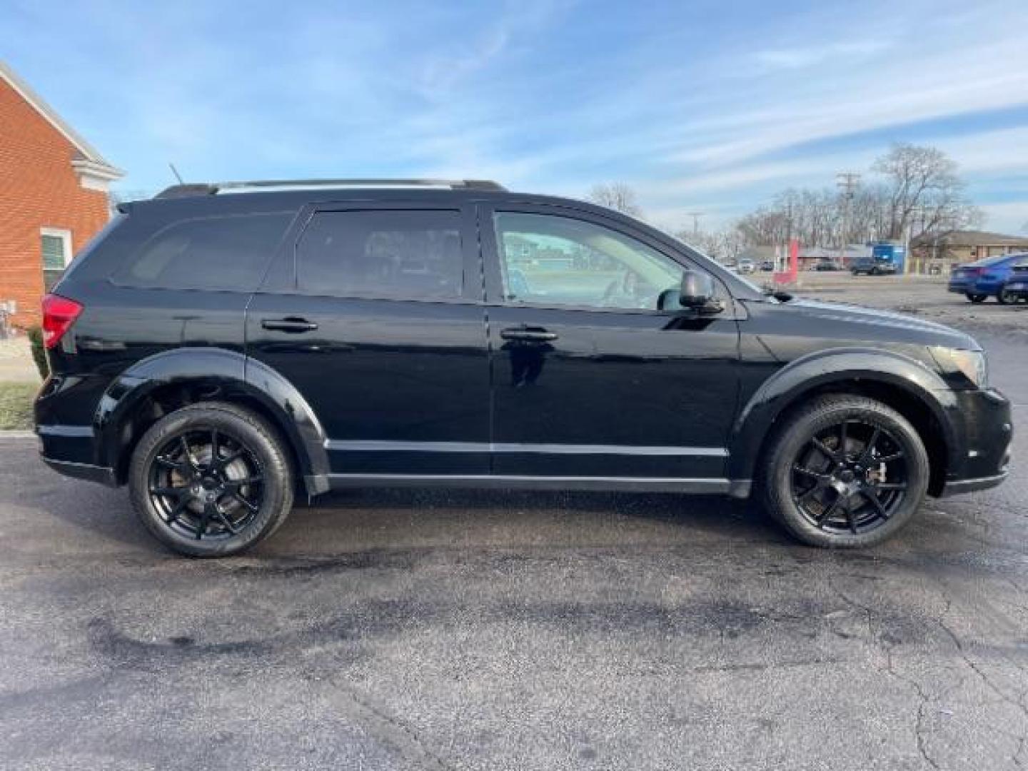 2017 Pitch Black Clear Coat Dodge Journey GT AWD (3C4PDDEG8HT) with an 3.6L V6 DOHC 24V engine, 6-Speed Automatic transmission, located at 1230 East Main St, Xenia, OH, 45385, (937) 908-9800, 39.688026, -83.910172 - Photo#5