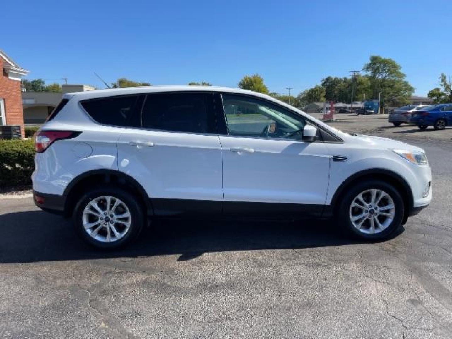 2017 White Platinum Tri-Coat Metallic Ford Escape SE FWD (1FMCU0GD1HU) with an 1.5L L4 DOHC 16V engine, 6-Speed Automatic transmission, located at 4508 South Dixie Dr, Moraine, OH, 45439, (937) 908-9800, 39.689976, -84.218452 - Photo#3