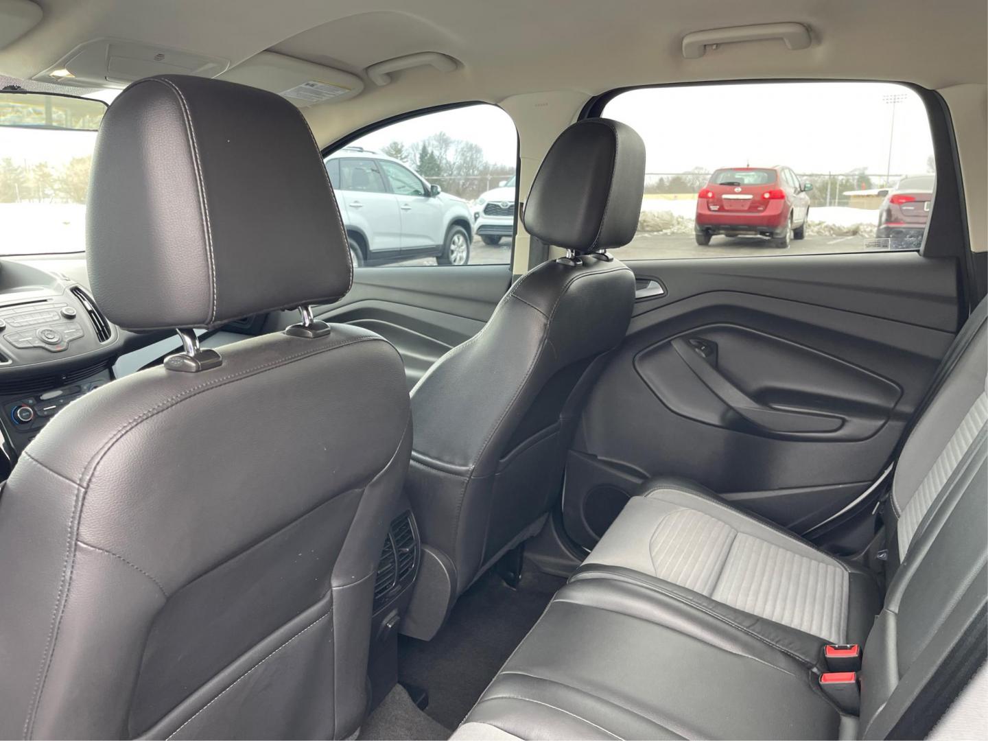 2017 Ford Escape SE 4WD (1FMCU9GD2HU) with an 1.5L L4 DOHC 16V engine, 6-Speed Automatic transmission, located at 1184 Kauffman Ave, Fairborn, OH, 45324, (937) 908-9800, 39.807072, -84.030914 - 2017 Ford Escape SE 4WD - Photo#9