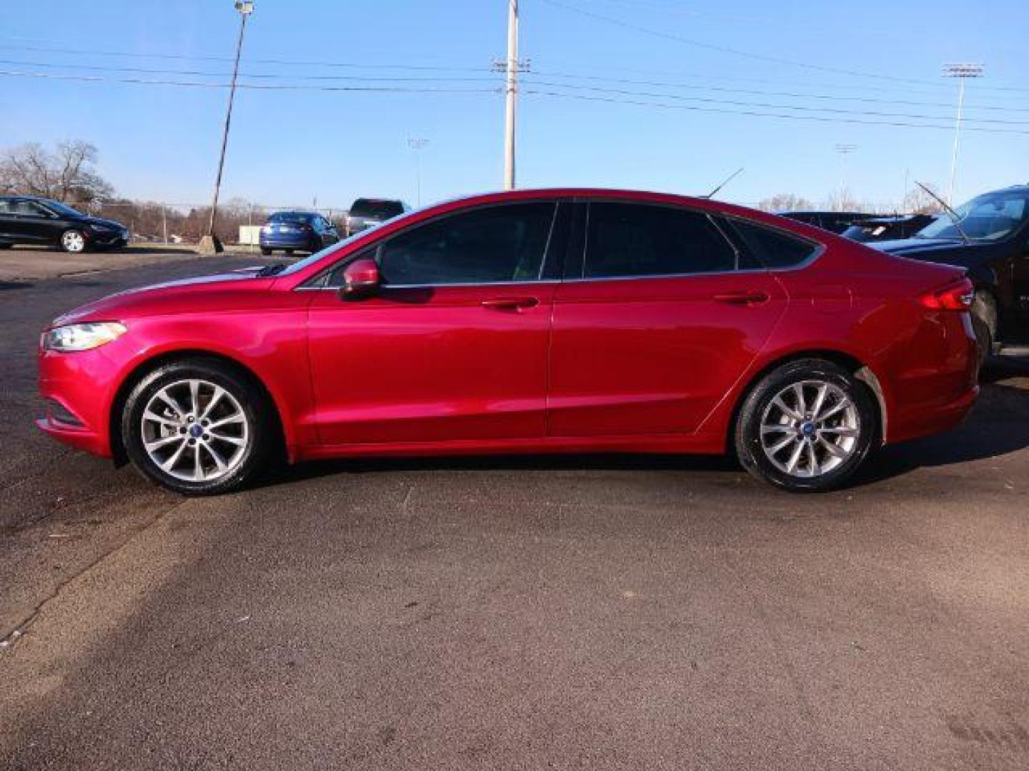 2017 Ruby Red Metallic Tinted Clearcoat Ford Fusion SE (3FA6P0H74HR) with an 2.5L L4 DOHC 16V engine, 6-Speed Automatic transmission, located at 1230 East Main St, Xenia, OH, 45385, (937) 908-9800, 39.688026, -83.910172 - Photo#3