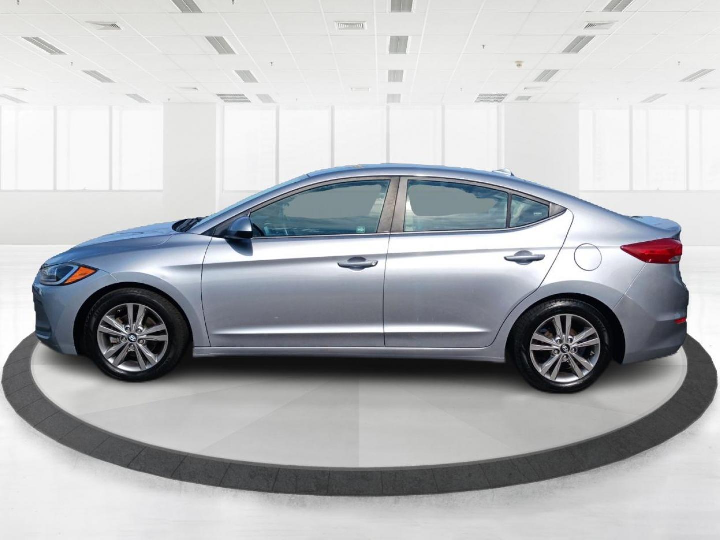 2017 Gray Hyundai Elantra SE (5NPD84LF3HH) , located at 1099 N County Rd 25A , Troy, OH, 45373, (937) 908-9800, 40.057079, -84.212883 - Photo#5