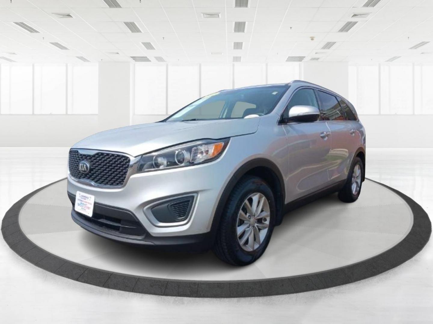 2017 Kia Sorento LX 2WD (5XYPG4A37HG) with an 2.4L L4 DOHC 16V engine, 6-Speed Automatic transmission, located at 880 E. National Road, Vandalia, OH, 45377, (937) 908-9800, 39.891918, -84.183594 - 2017 Kia Sorento LX 2WD - Photo#5