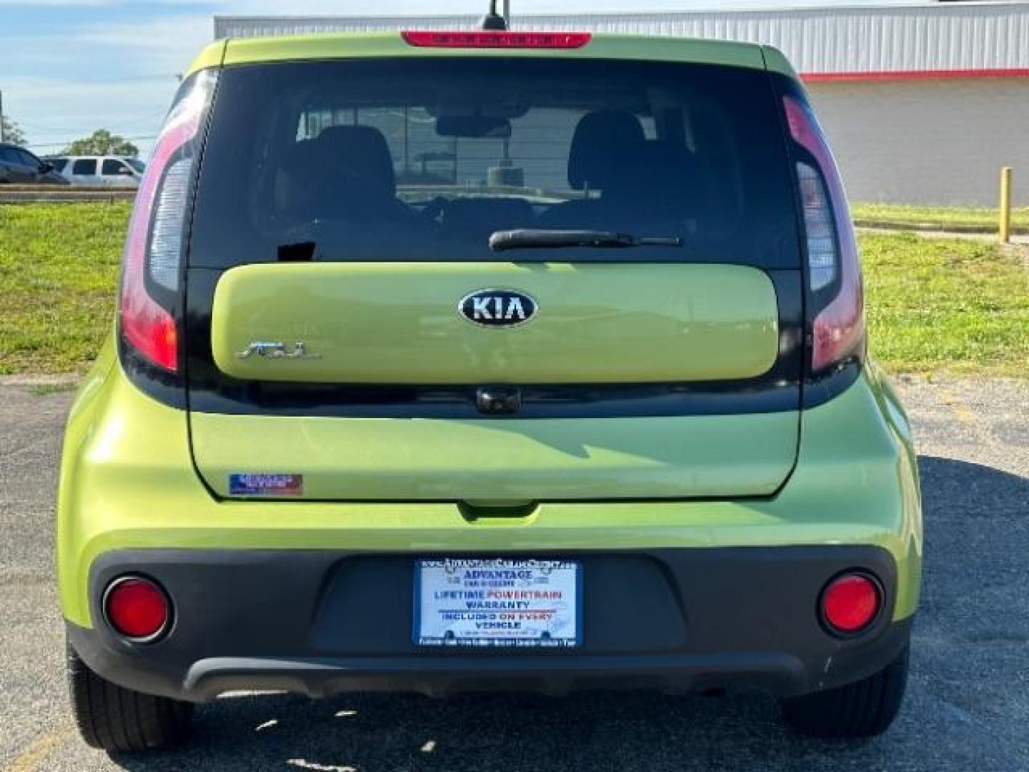 2017 Alien 2 Kia Soul Base 6A (KNDJN2A24H7) with an 1.6L L4 DOHC 16V engine, 6-Speed Automatic transmission, located at 1230 East Main St, Xenia, OH, 45385, (937) 908-9800, 39.688026, -83.910172 - Photo#4