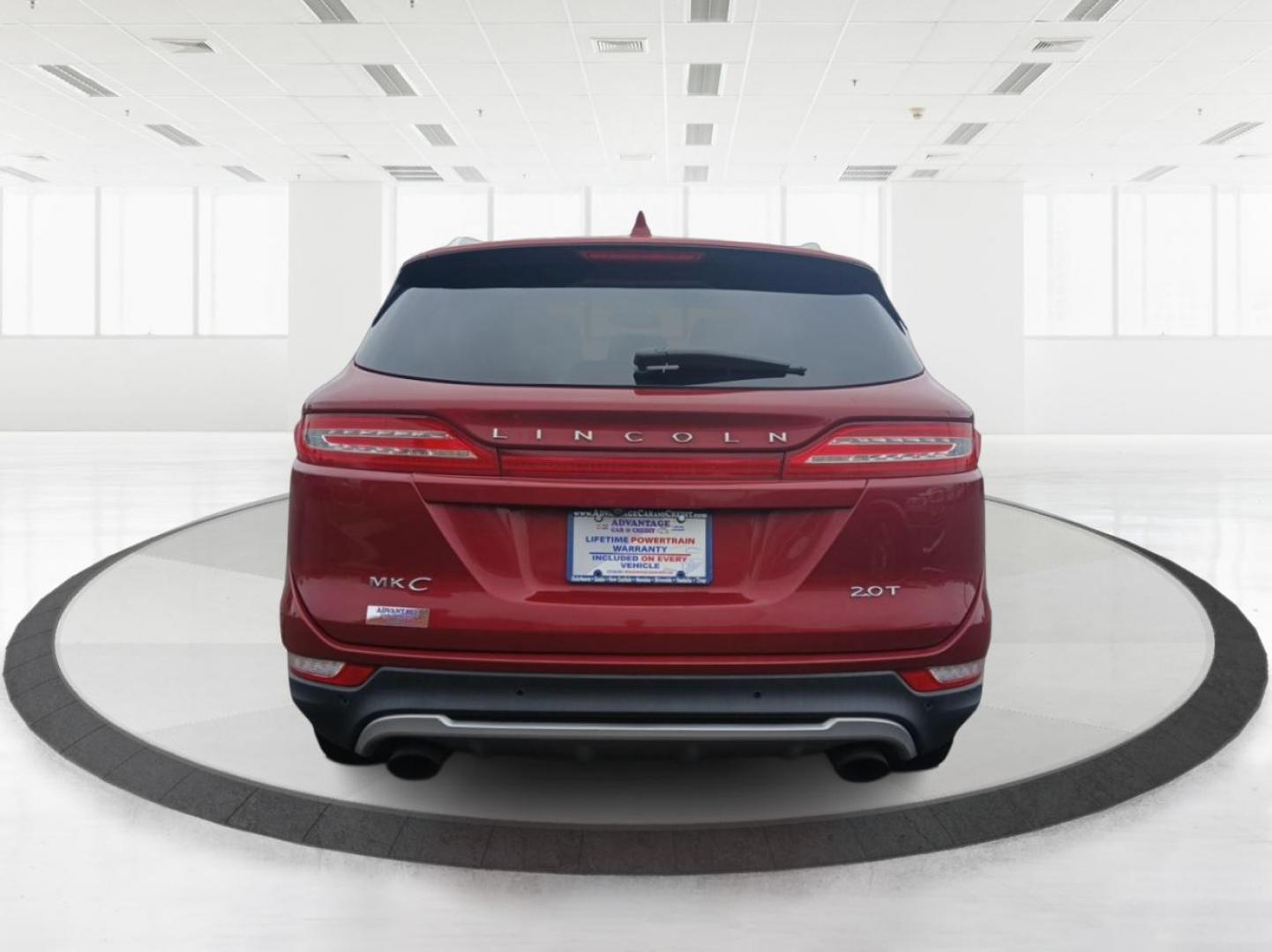 2017 Ruby Red Metallic Tinted Clearcoat Lincoln MKC Reserve FWD (5LMCJ3C92HU) with an 2.0L L4 DOHC 16V engine, 6A transmission, located at 880 E. National Road, Vandalia, OH, 45377, (937) 908-9800, 39.891918, -84.183594 - Photo#3