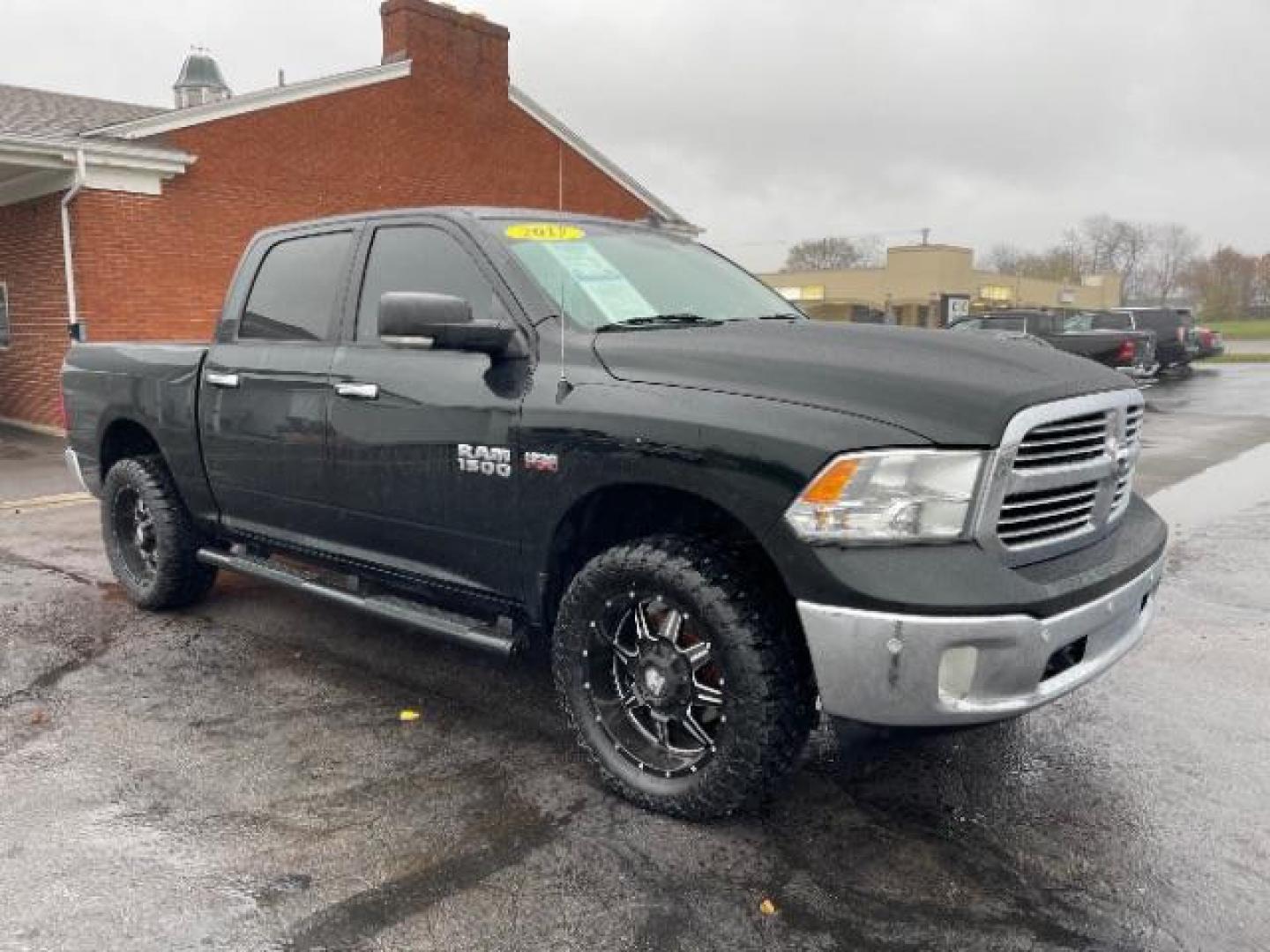 2017 Pitch Black Clear Coat RAM 1500 SLT Crew Cab SWB 4WD (3C6RR7LT7HG) with an 5.7L V8 OHV 16V engine, 8-Speed Automatic transmission, located at 4508 South Dixie Dr, Moraine, OH, 45439, (937) 908-9800, 39.689976, -84.218452 - Photo#0