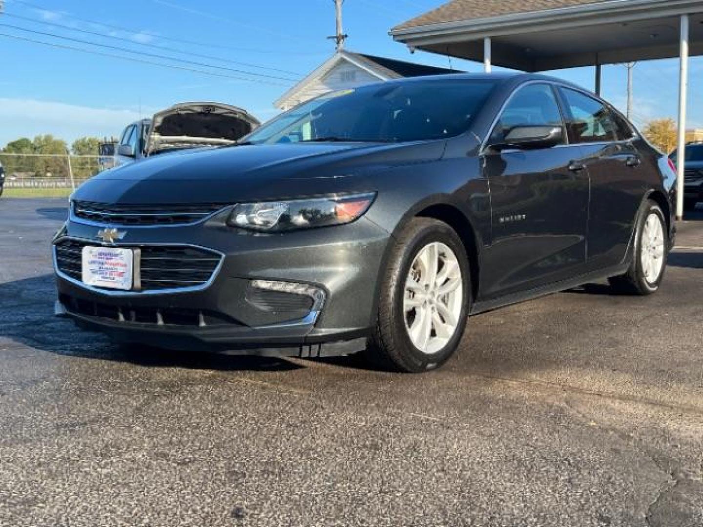 2018 Nightfall Gray Metallic Chevrolet Malibu LT (1G1ZD5ST9JF) with an 1.5L L4 DOHC 16V engine, 6-Speed Automatic transmission, located at 1230 East Main St, Xenia, OH, 45385, (937) 908-9800, 39.688026, -83.910172 - Photo#2