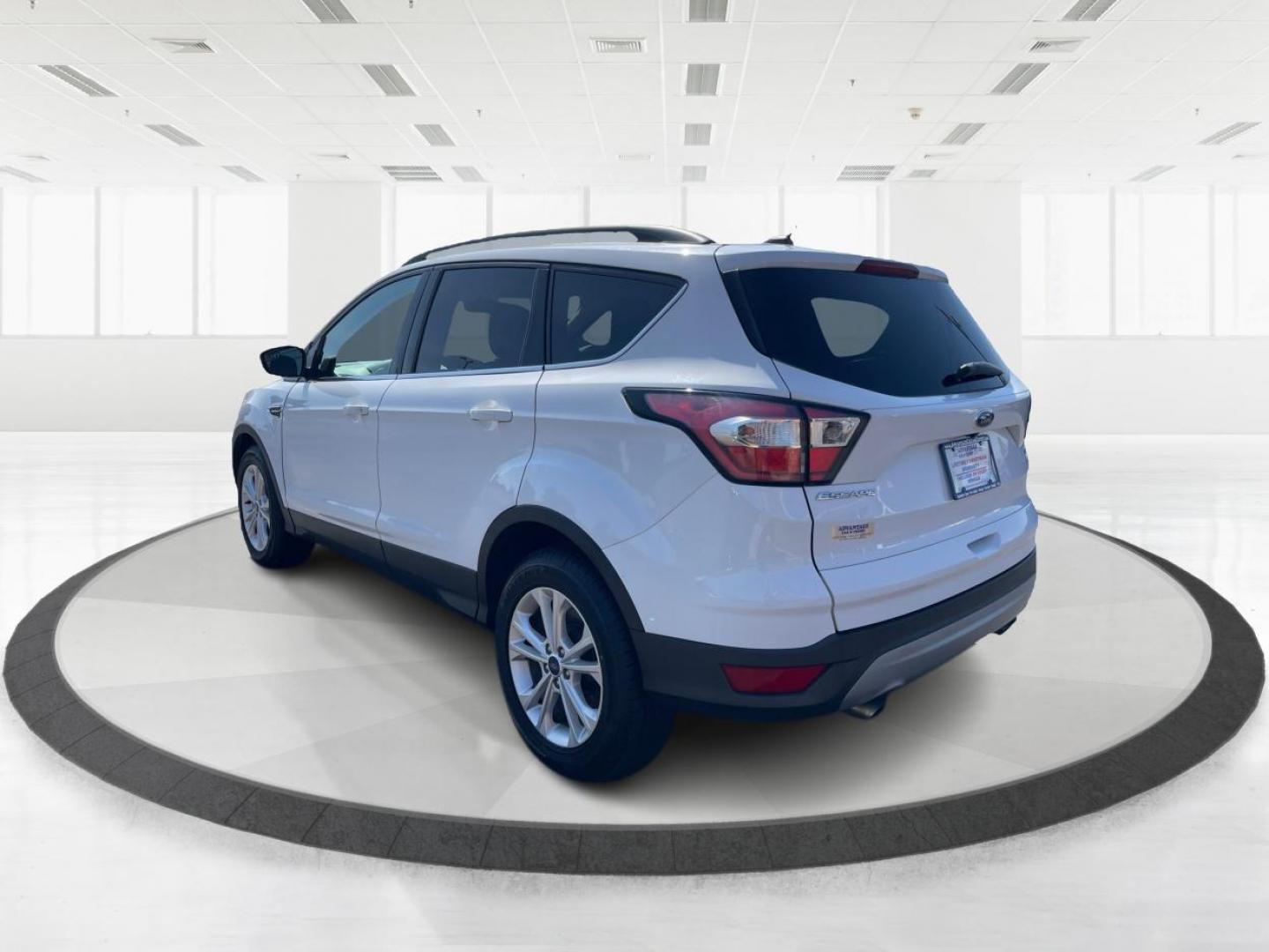 2018 Oxford White Ford Escape SE FWD (1FMCU0GD6JU) with an 1.5L L4 DOHC 16V engine, 6A transmission, located at 880 E. National Road, Vandalia, OH, 45377, (937) 908-9800, 39.891918, -84.183594 - Photo#4