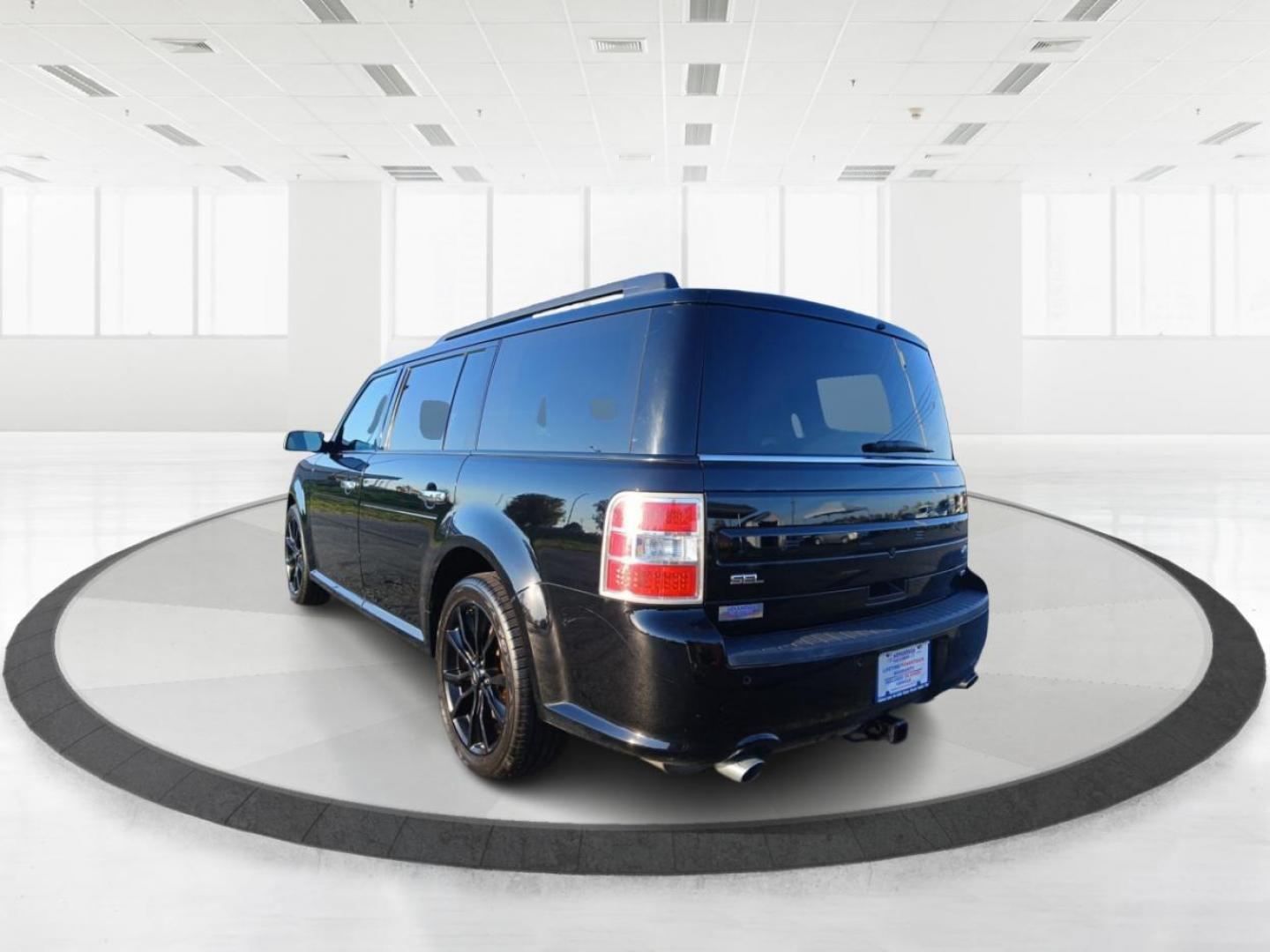 2018 Shadow Black Ford Flex Limited AWD (2FMHK6D8XJB) with an 3.5L V6 DOHC 24V engine, 6A transmission, located at 880 E. National Road, Vandalia, OH, 45377, (937) 908-9800, 39.891918, -84.183594 - Photo#4