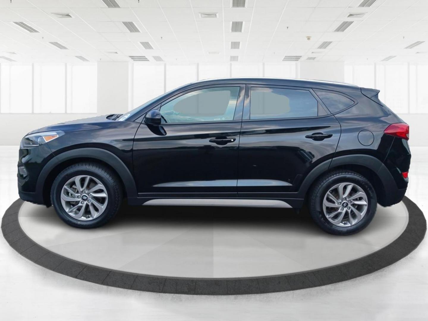 2018 Black Noir Pearl Hyundai Tucson SEL AWD (KM8J3CA40JU) with an 2.0L L4 DOHC 16V engine, 6-Speed Automatic transmission, located at 1184 Kauffman Ave, Fairborn, OH, 45324, (937) 908-9800, 39.807072, -84.030914 - Photo#5